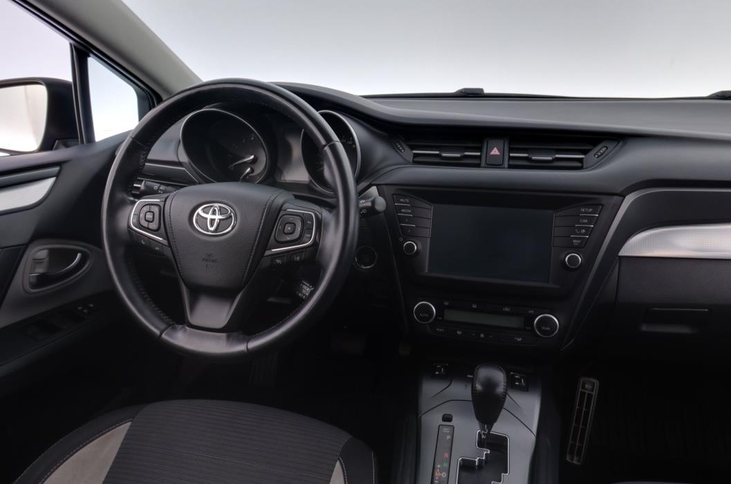 Toyota Avensis 2015