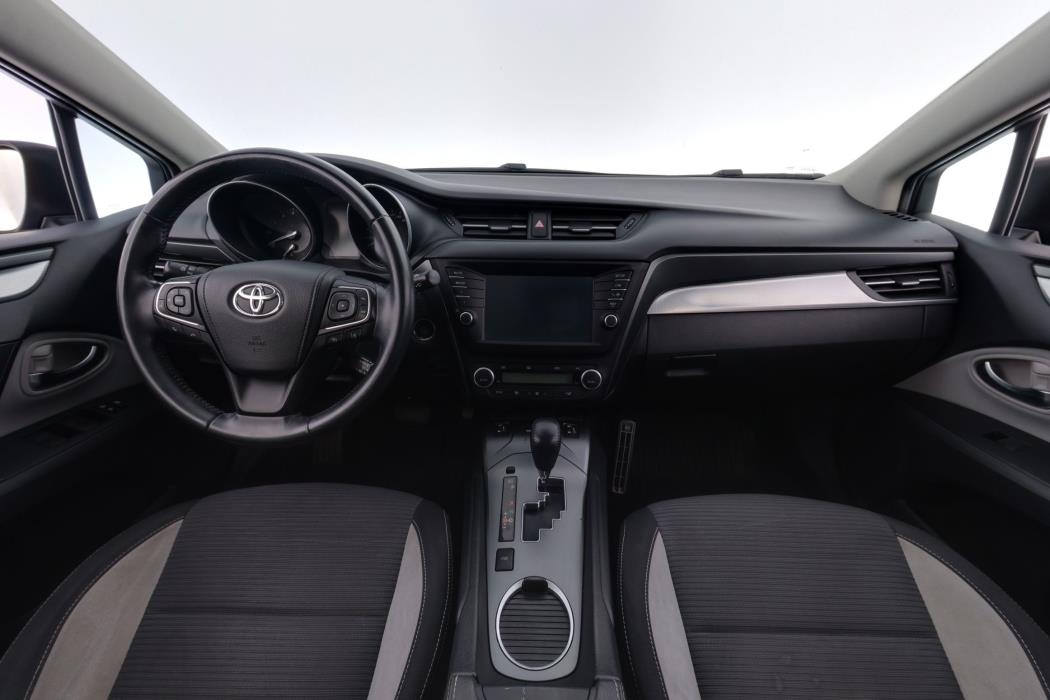 Toyota Avensis 2015