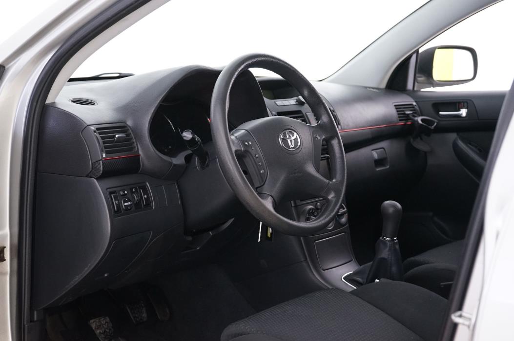 Toyota Avensis 2003
