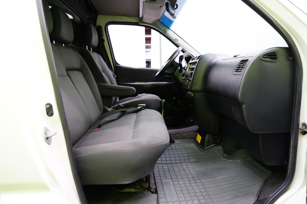 Toyota Hiace 2011