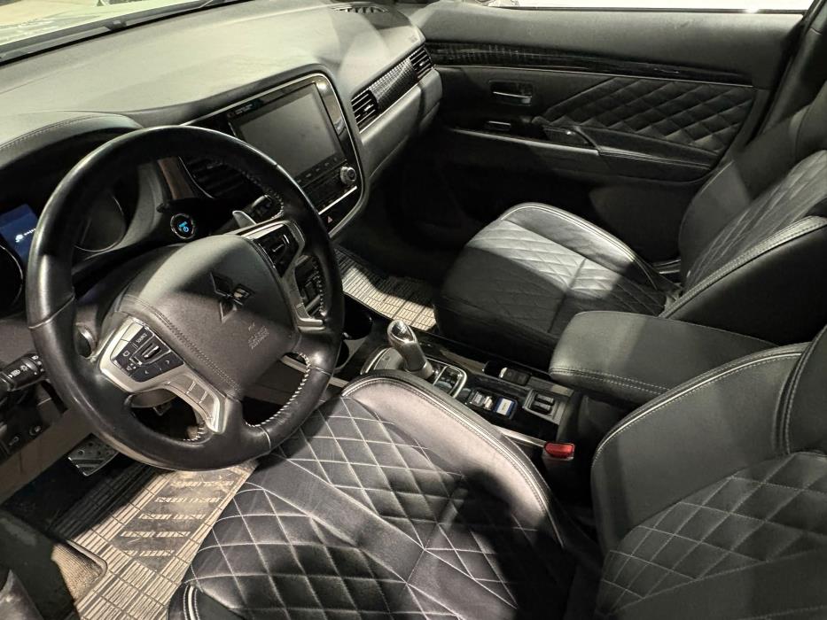 Mitsubishi Outlander PHEV 2020