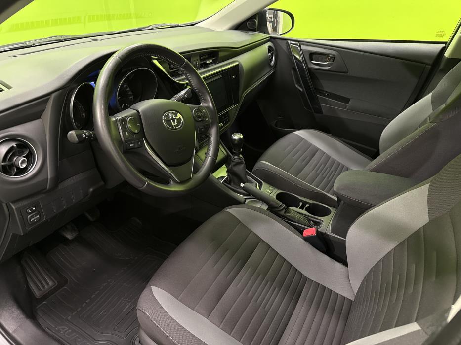 Toyota Auris 2015