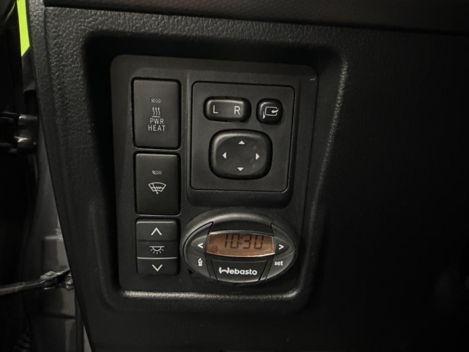 Toyota Land Cruiser 2011