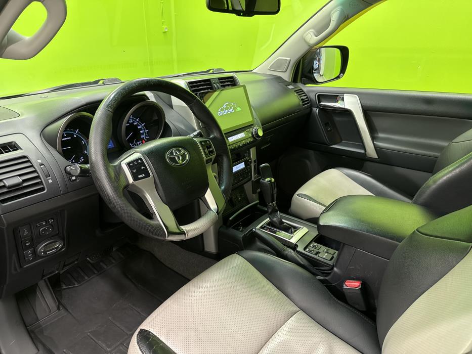 Toyota Land Cruiser 2011