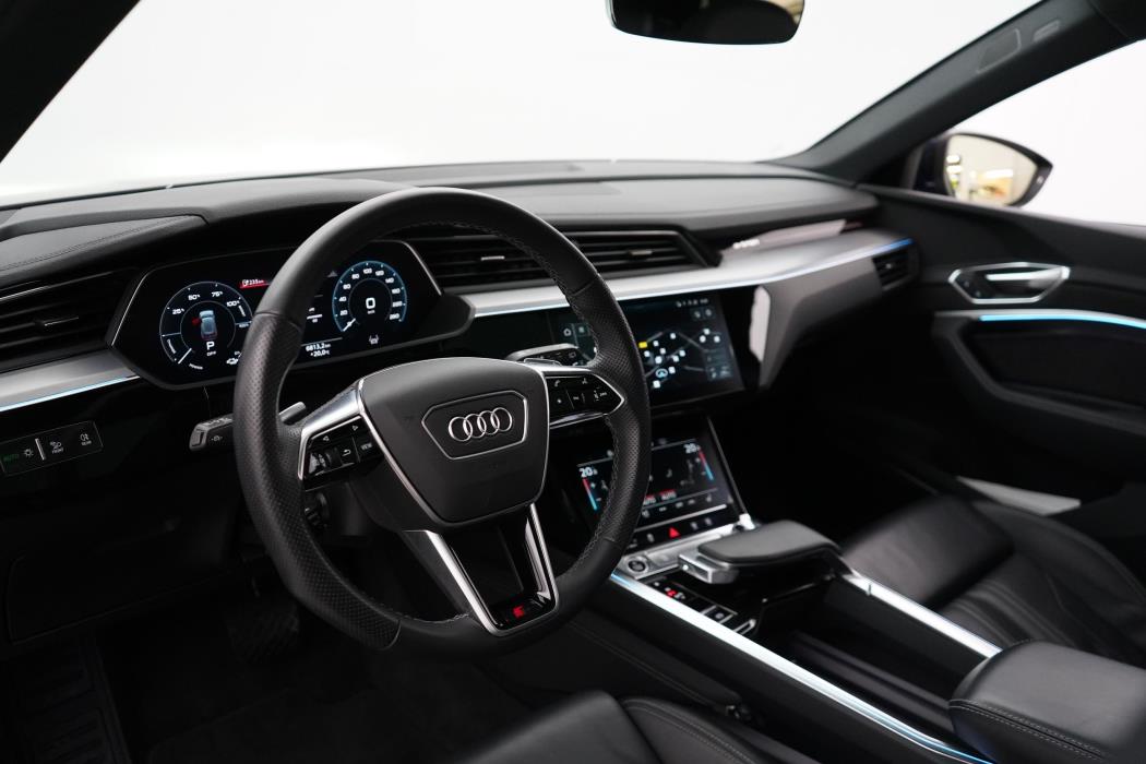 Audi e-tron 2023
