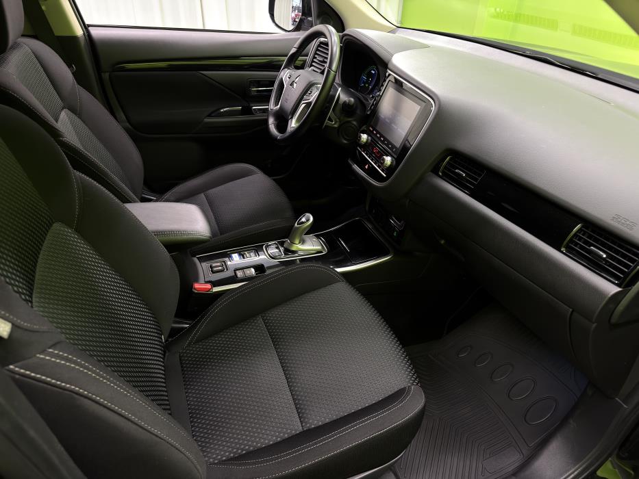 Mitsubishi Outlander PHEV 2020