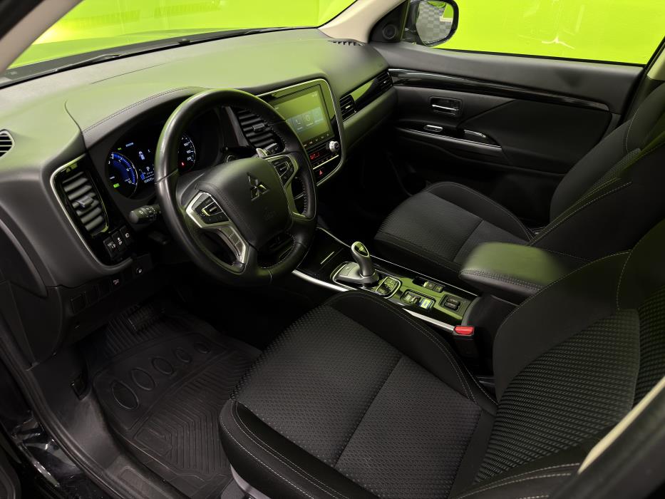 Mitsubishi Outlander PHEV 2020