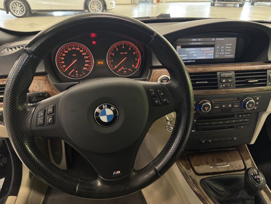 BMW 330 2008