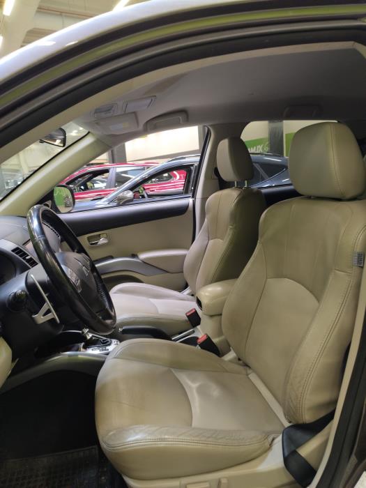 Mitsubishi Outlander 2012