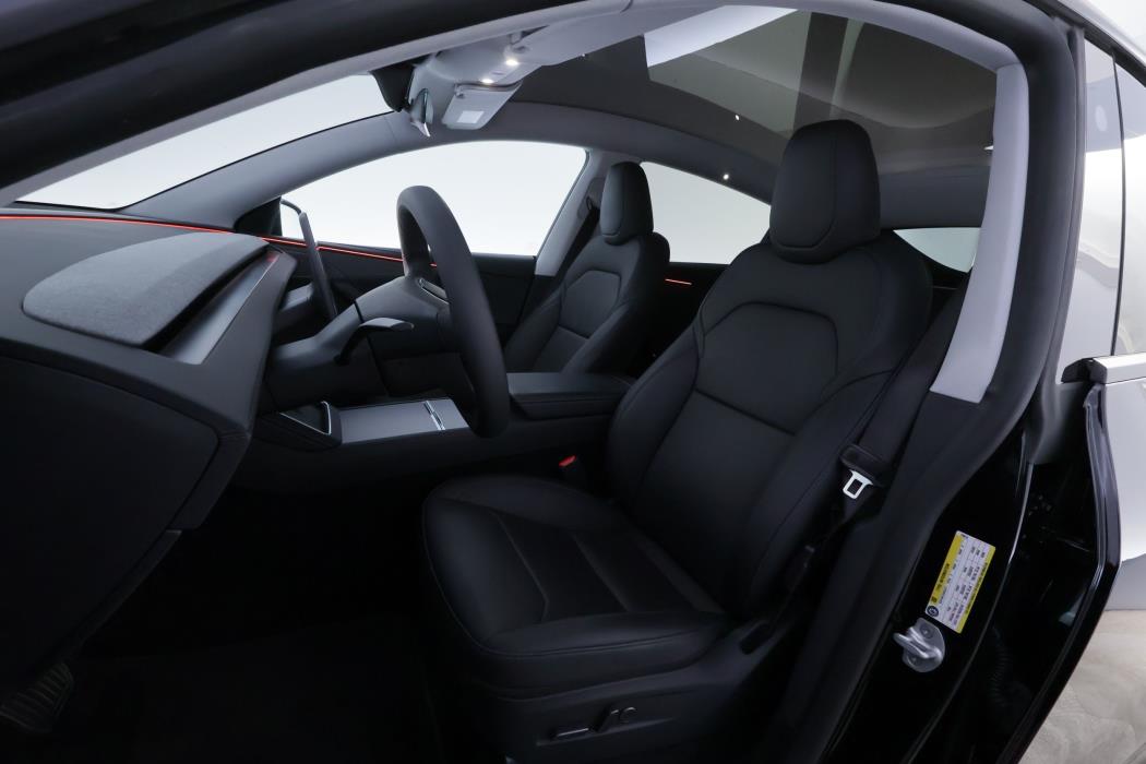 Tesla Model Y 2025