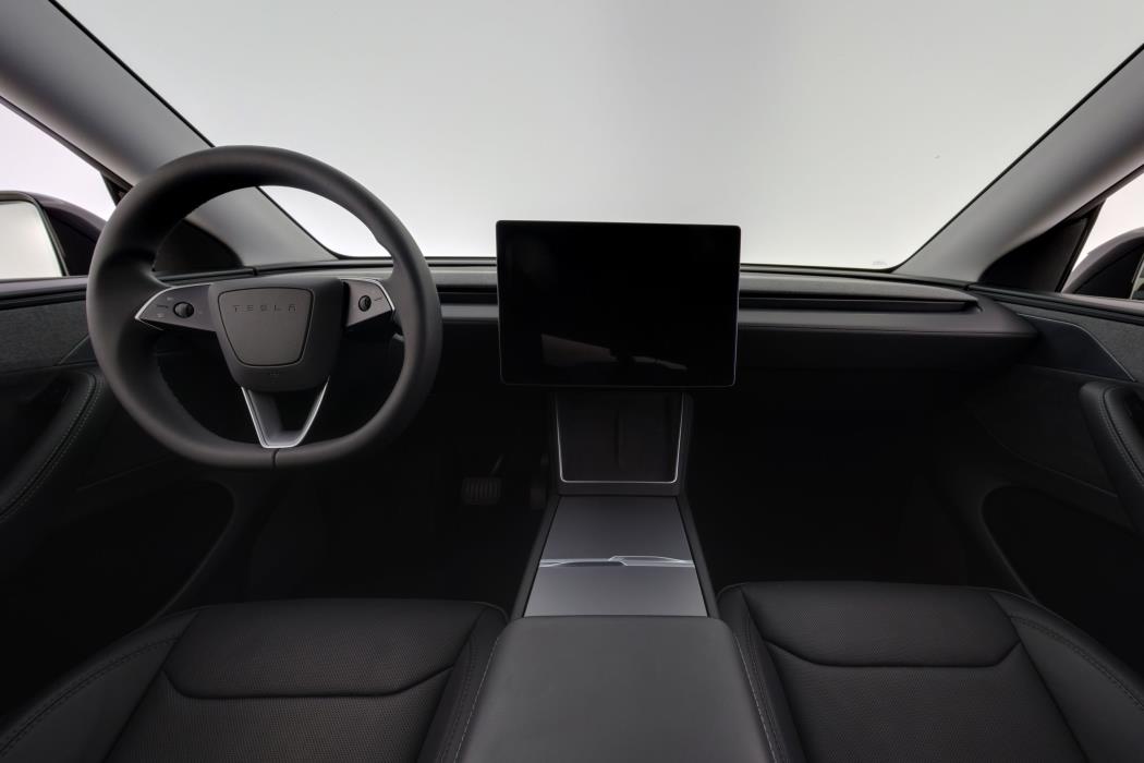 Tesla Model Y 2025