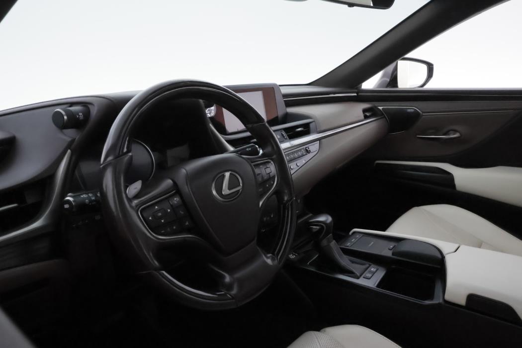 Lexus ES 2020