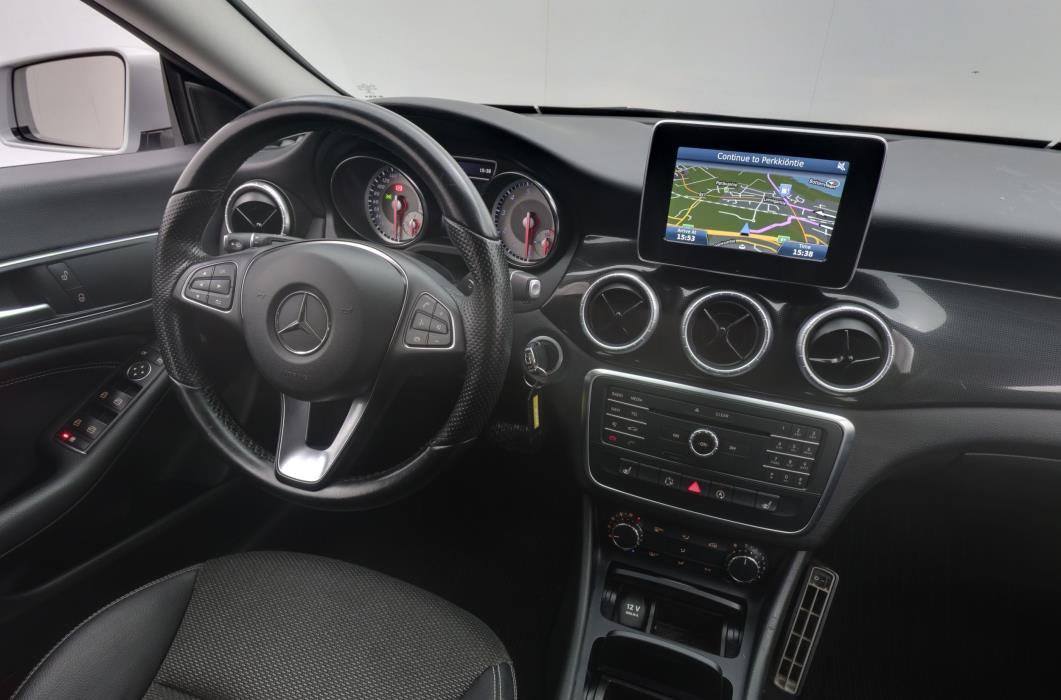 Mercedes-Benz CLA 2015