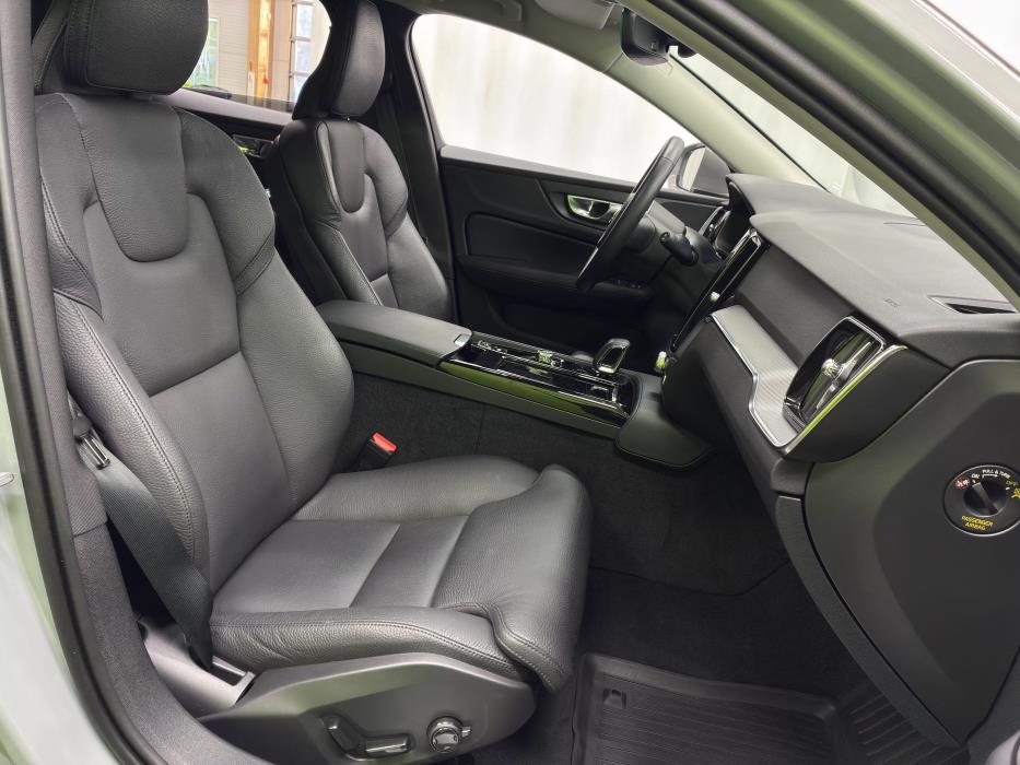 Volvo V60 2023