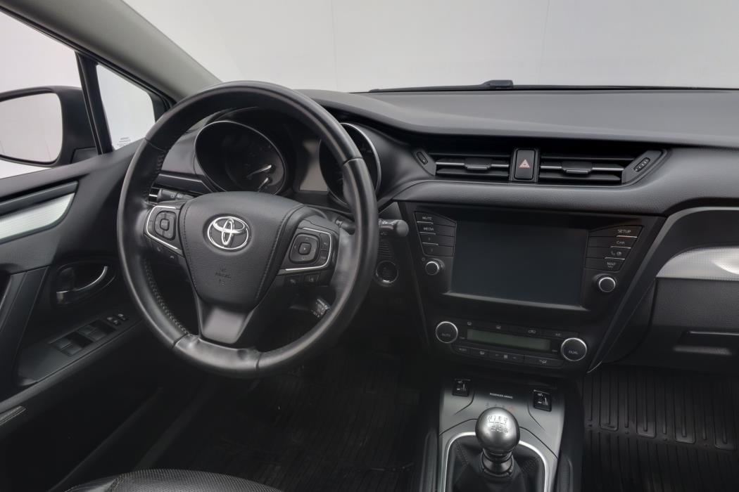 Toyota Avensis 2016