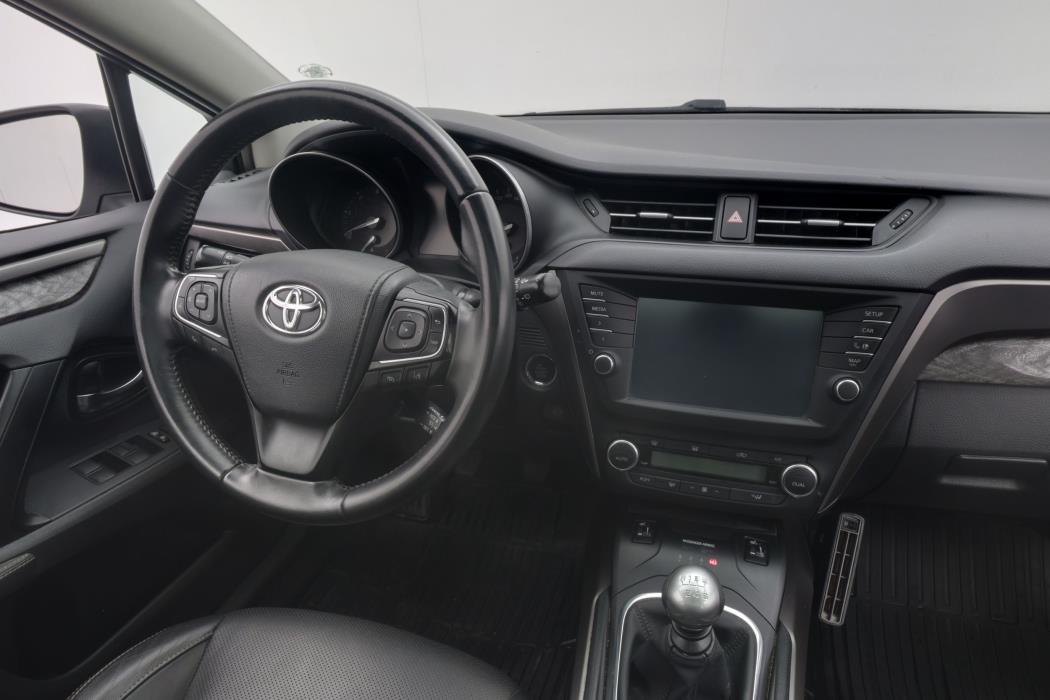 Toyota Avensis 2016