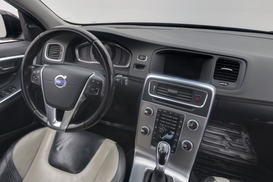 Volvo V60 Cross Country 2015