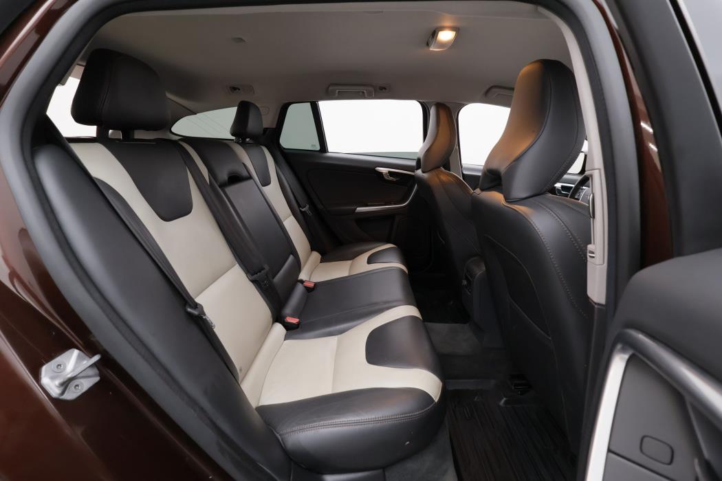 Volvo V60 Cross Country 2015