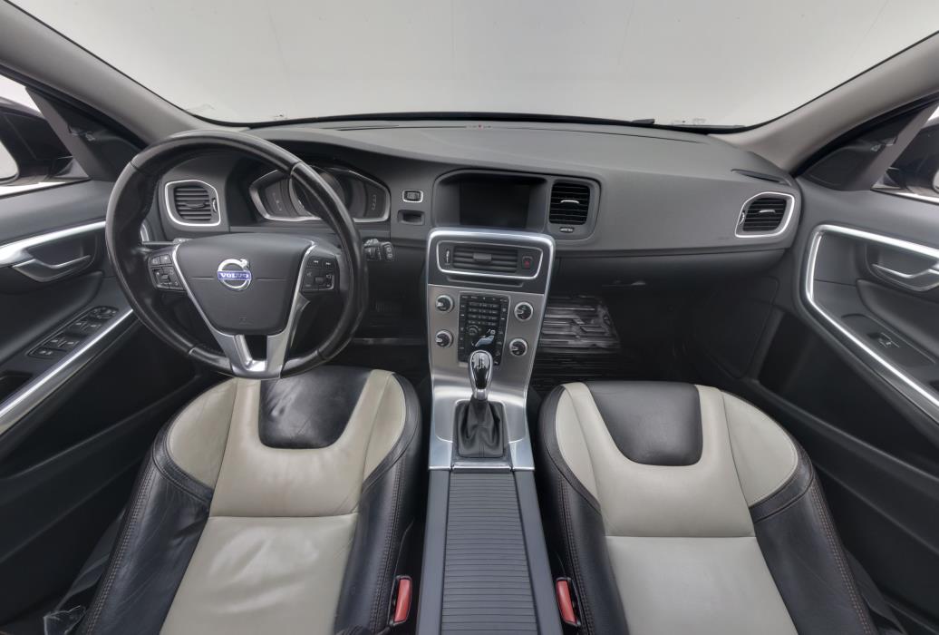 Volvo V60 Cross Country 2015