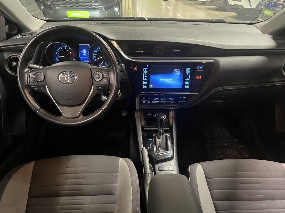 Toyota Auris 2015