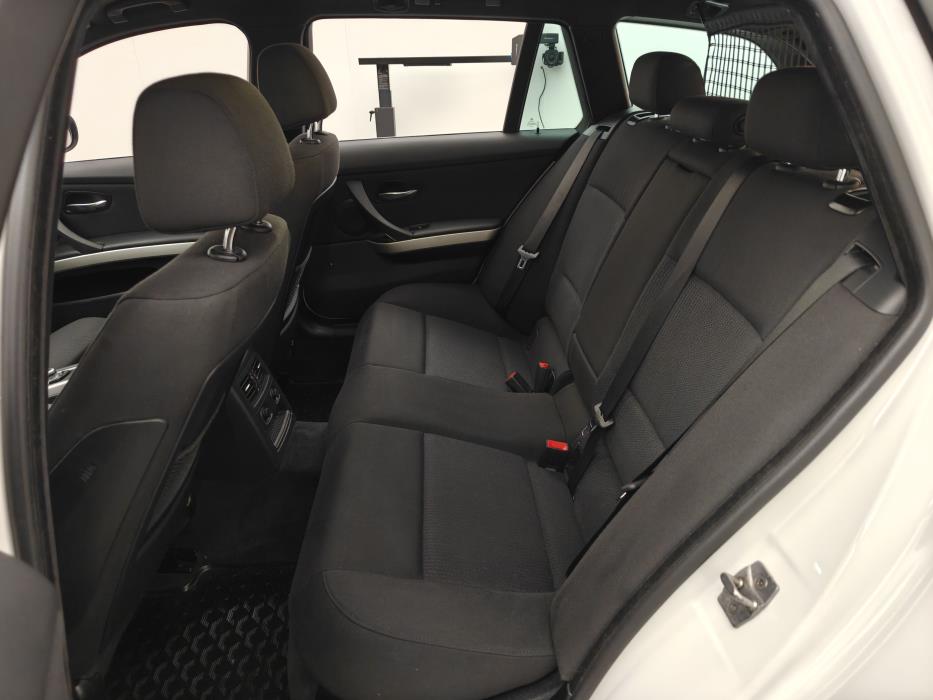 BMW 330 2010