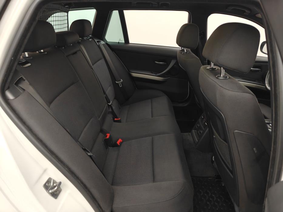 BMW 330 2010