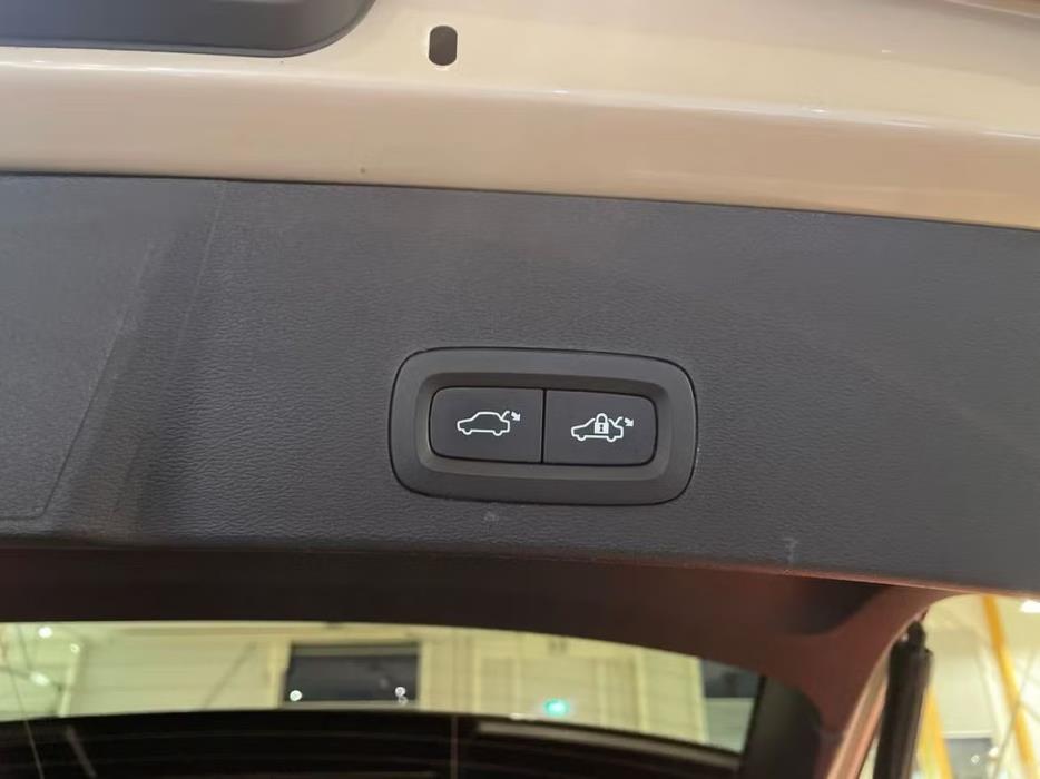 Volvo EX40 2025