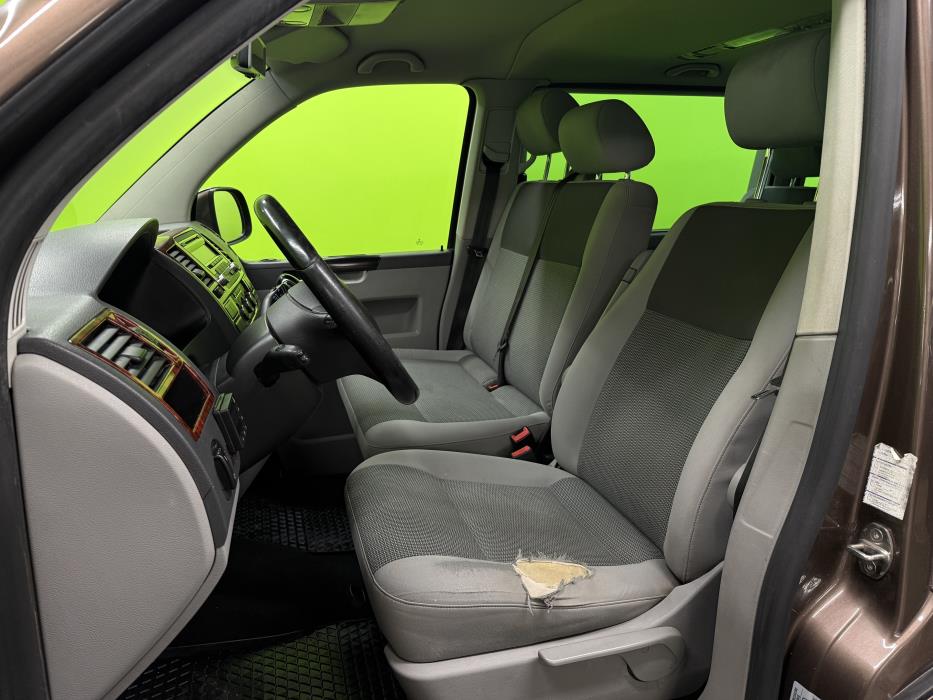 Volkswagen Caravelle 2011