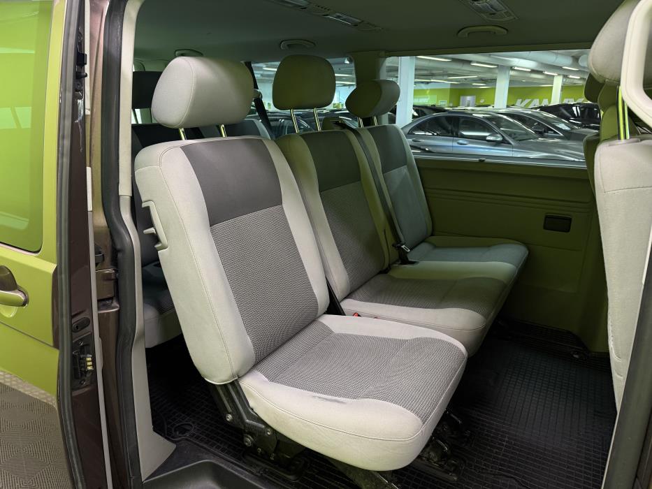 Volkswagen Caravelle 2011