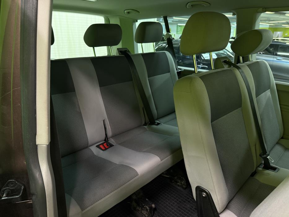 Volkswagen Caravelle 2011