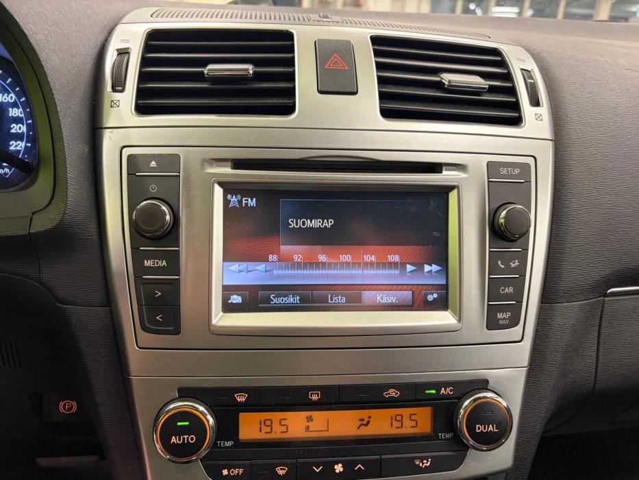 Toyota Avensis 2015