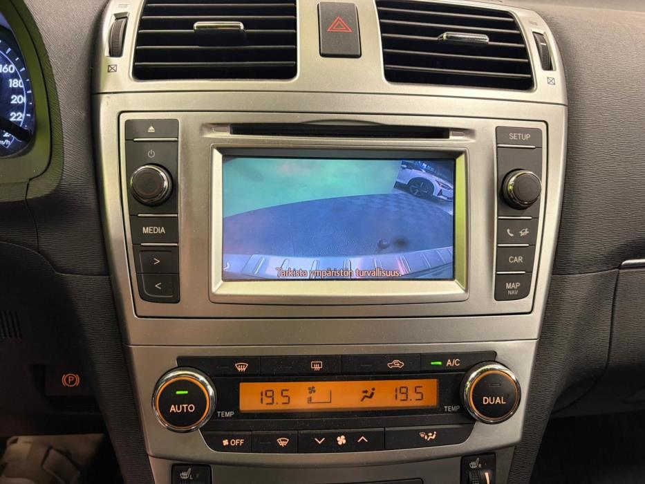 Toyota Avensis 2015