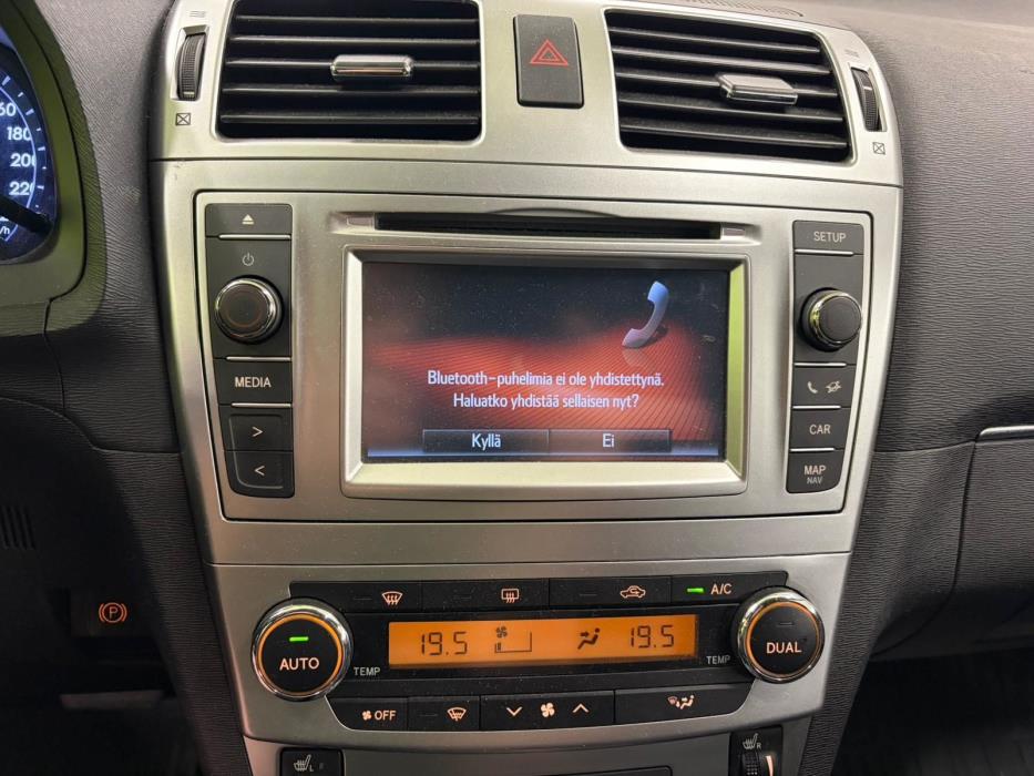 Toyota Avensis 2015