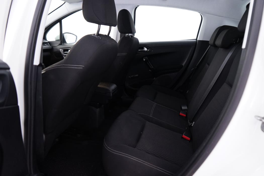Peugeot 208 2016