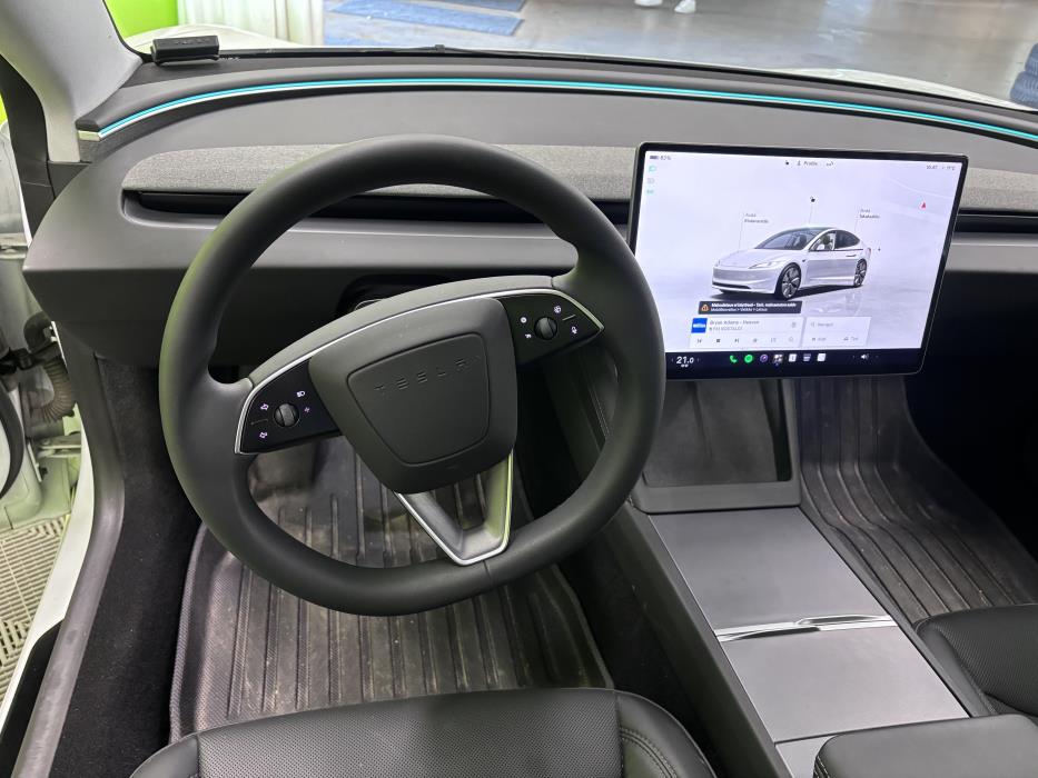 Tesla Model 3 2024