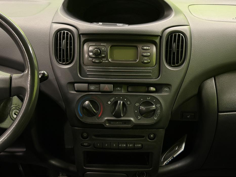 Toyota Yaris Verso 2003