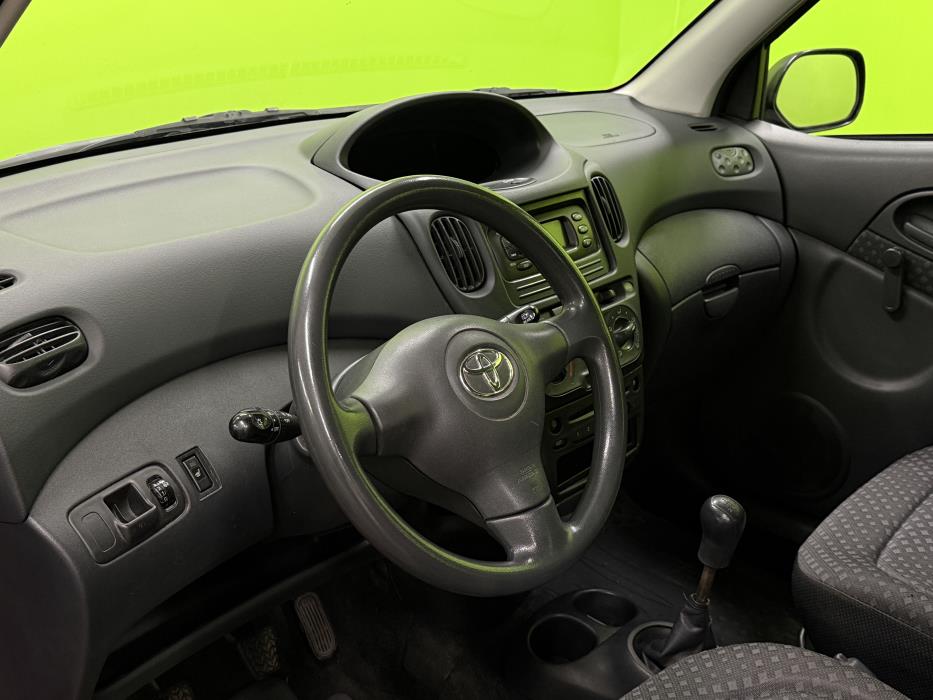 Toyota Yaris Verso 2003