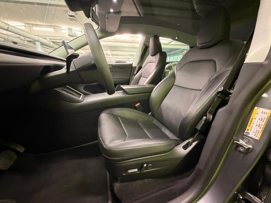 Tesla Model Y 2025