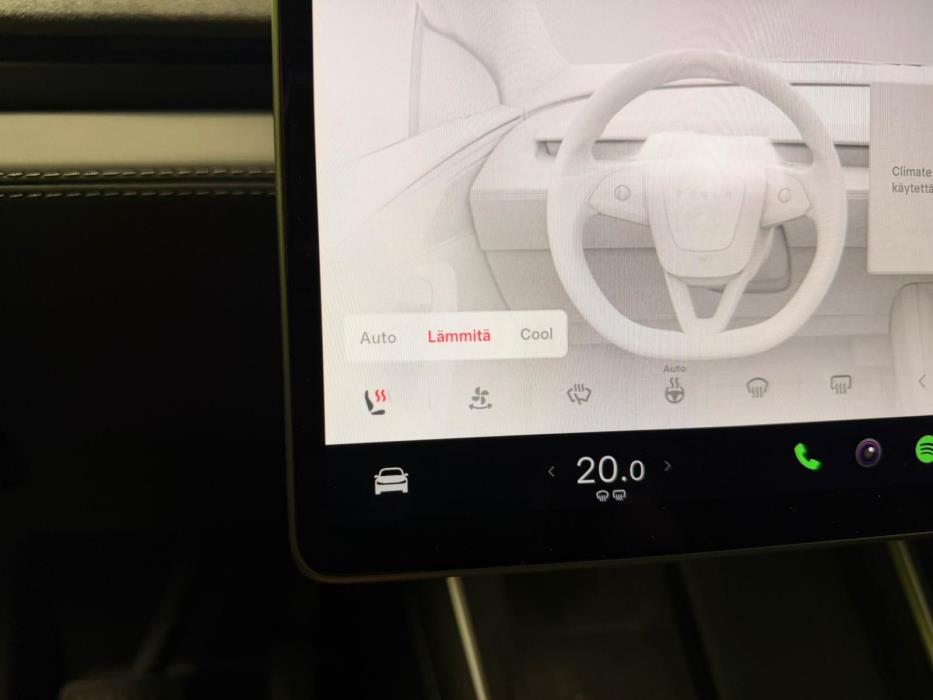 Tesla Model Y 2025