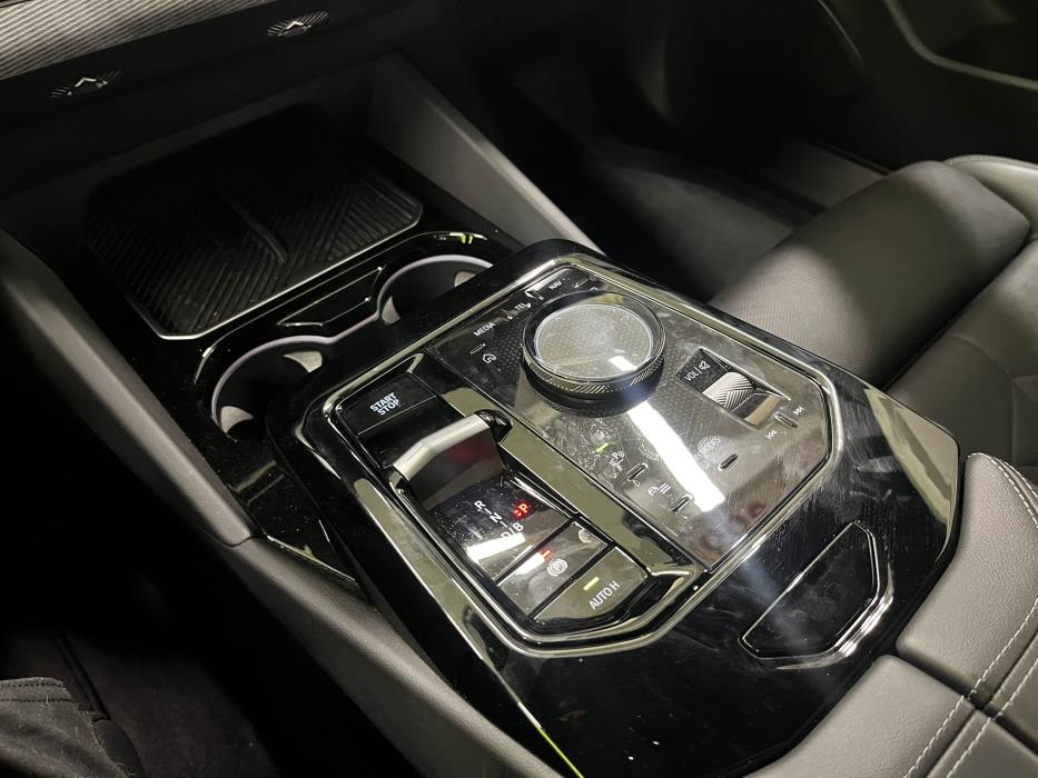BMW i5 2025