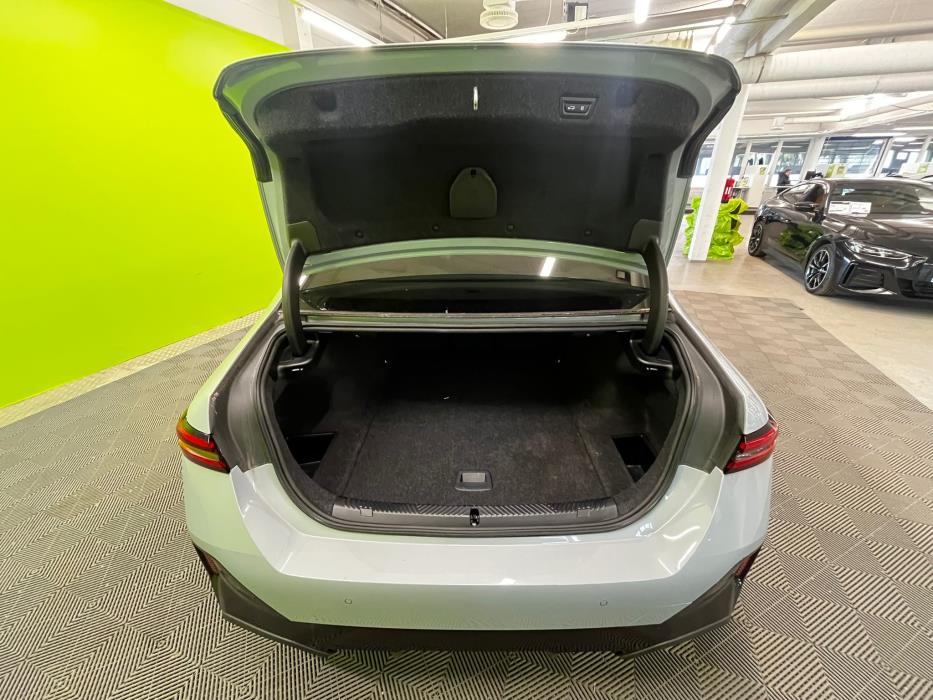 BMW i5 2025