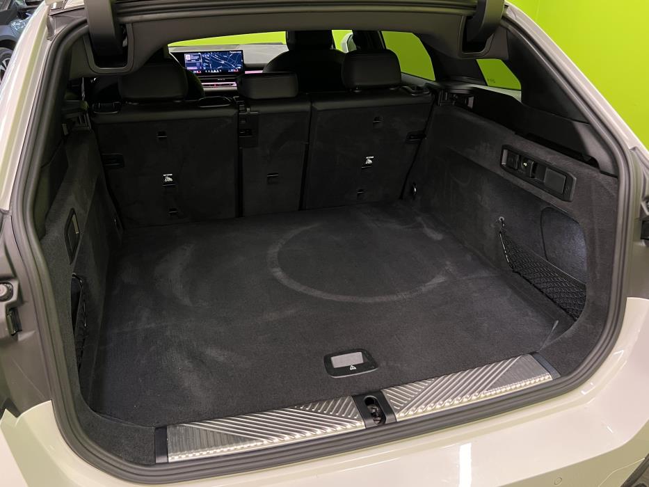 BMW i5 2025