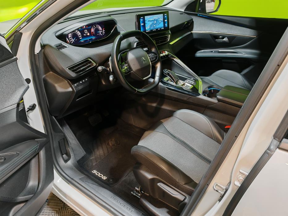Peugeot 5008 2021