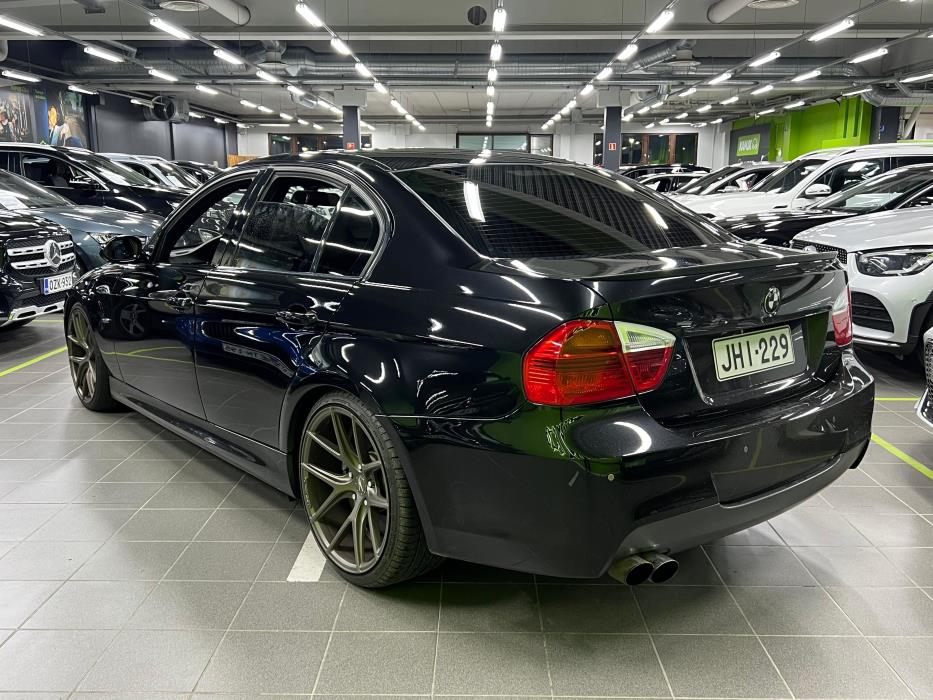 BMW 330 2008