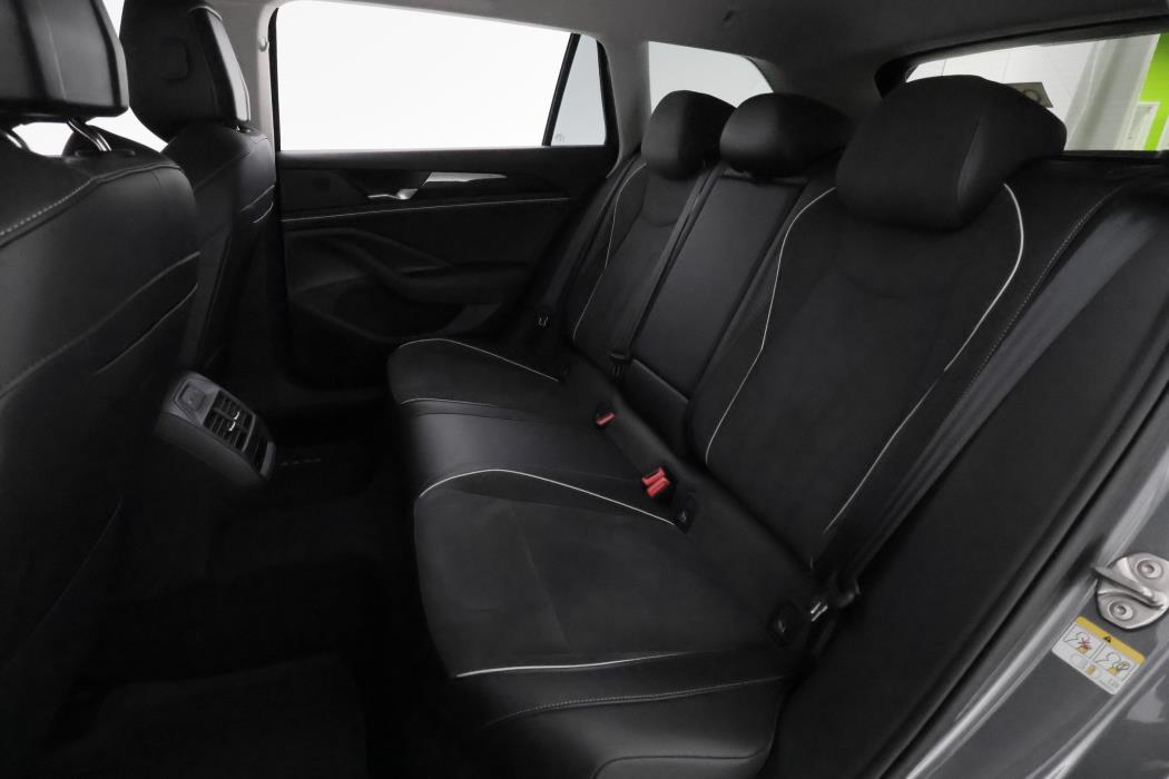 Volkswagen Passat 2025