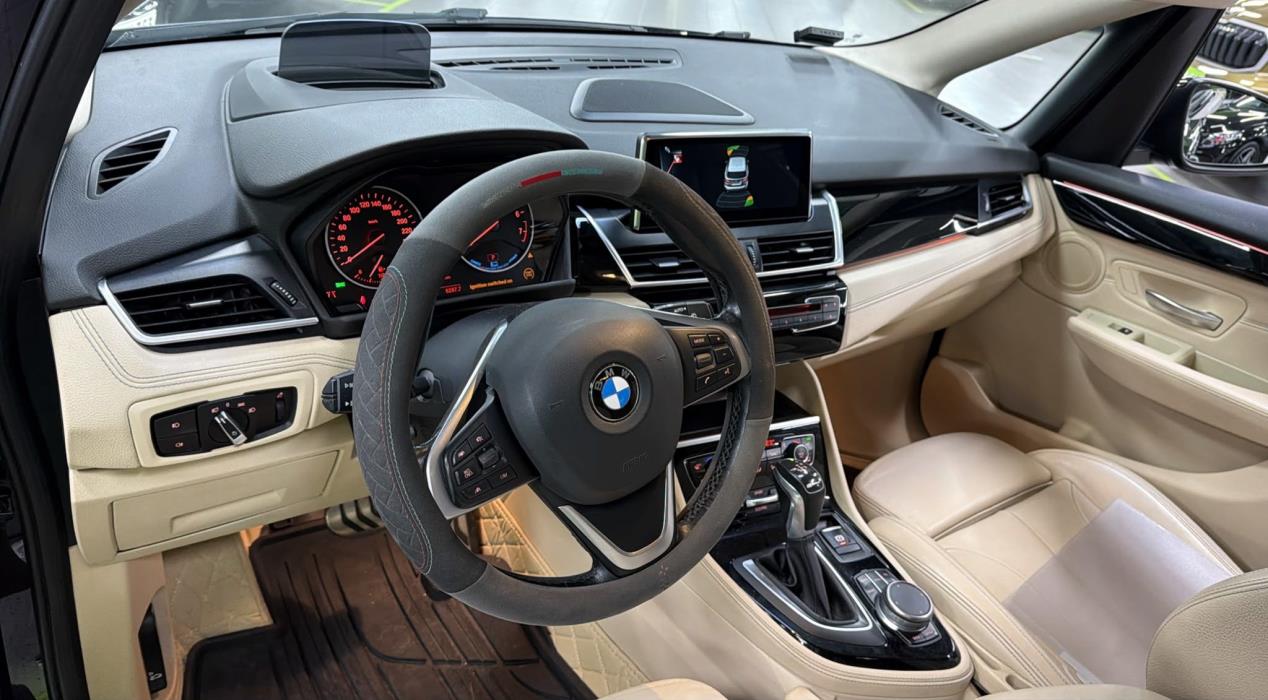 BMW 225 2016
