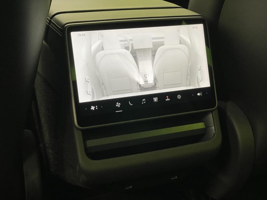 Tesla Model 3 2024