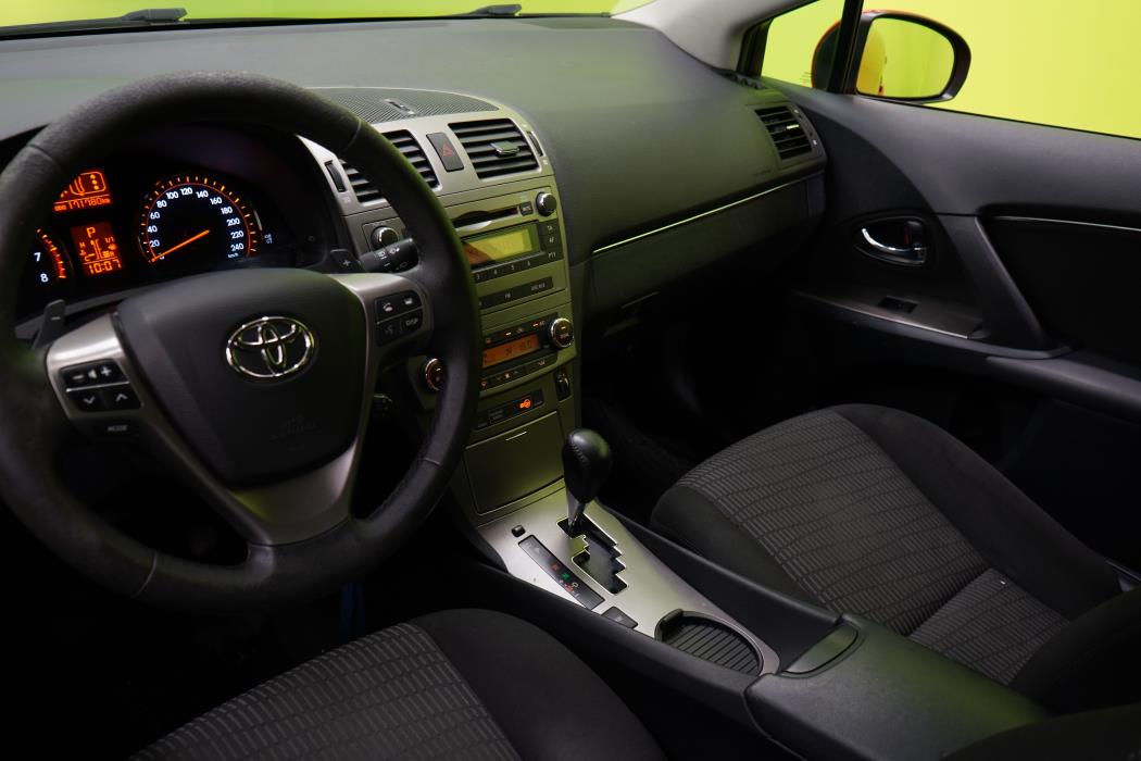 Toyota Avensis 2011