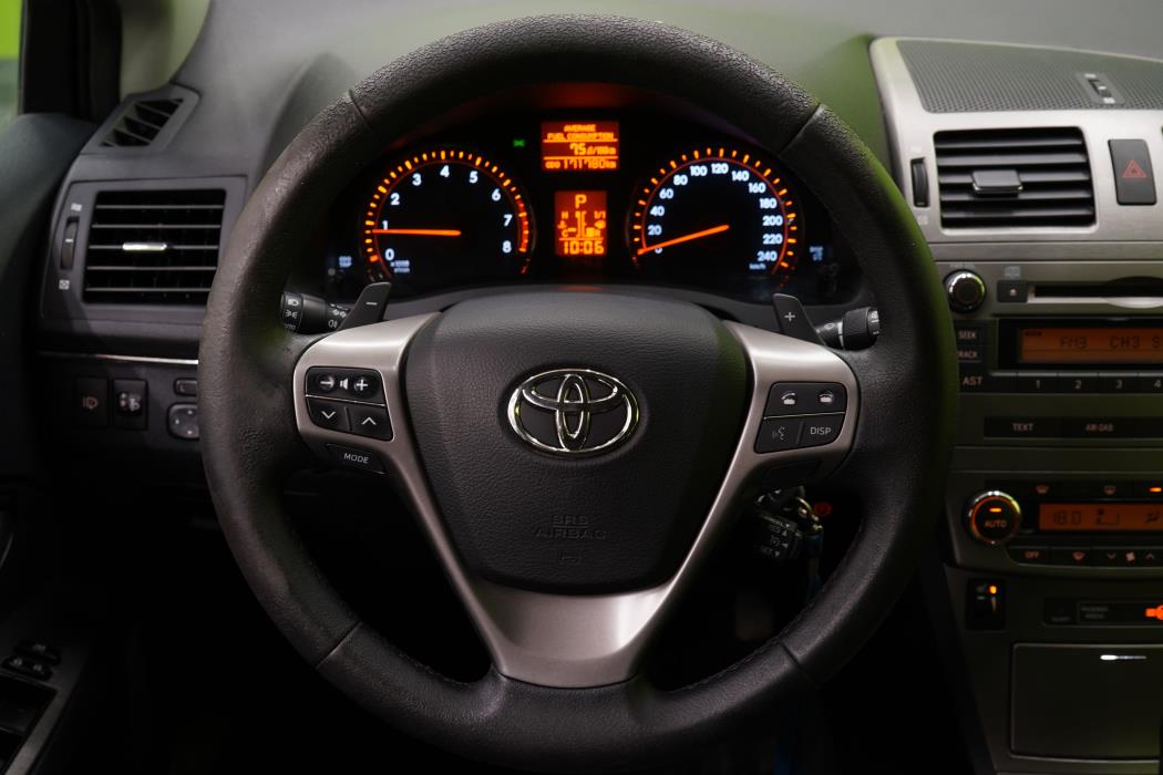 Toyota Avensis 2011
