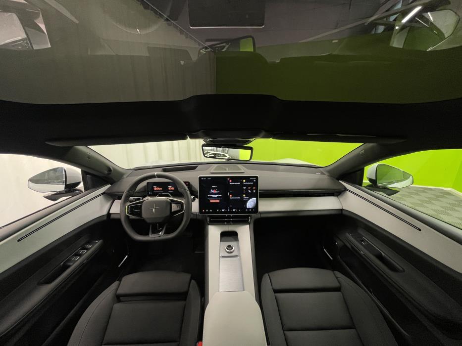 Polestar 4 2025